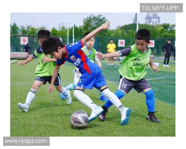 追随足球明星的脚步感受绿茵场上的激情与荣耀